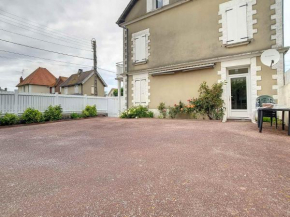 Appartement 3 pièces à 150m de la mer avec cour fermée et terrasse ensoléillée - FR-1-746-12